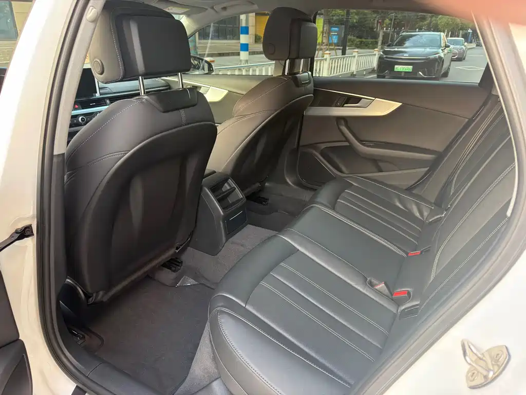 Audi A4L 2023