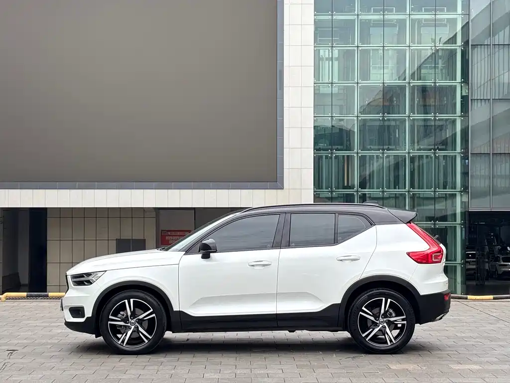 Volvo XC40 2019 — фото 13