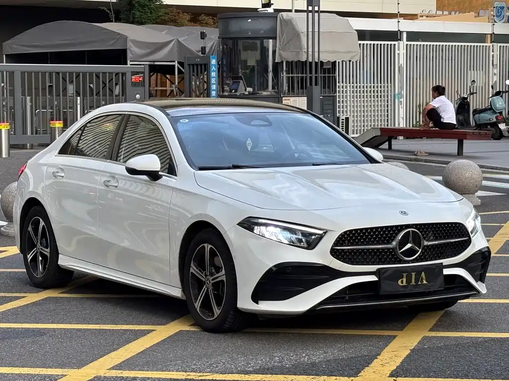 Mercedes-Benz A-Class 2024 — фото 3