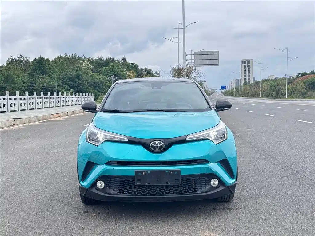 Toyota C-HR 2019 — фото 2