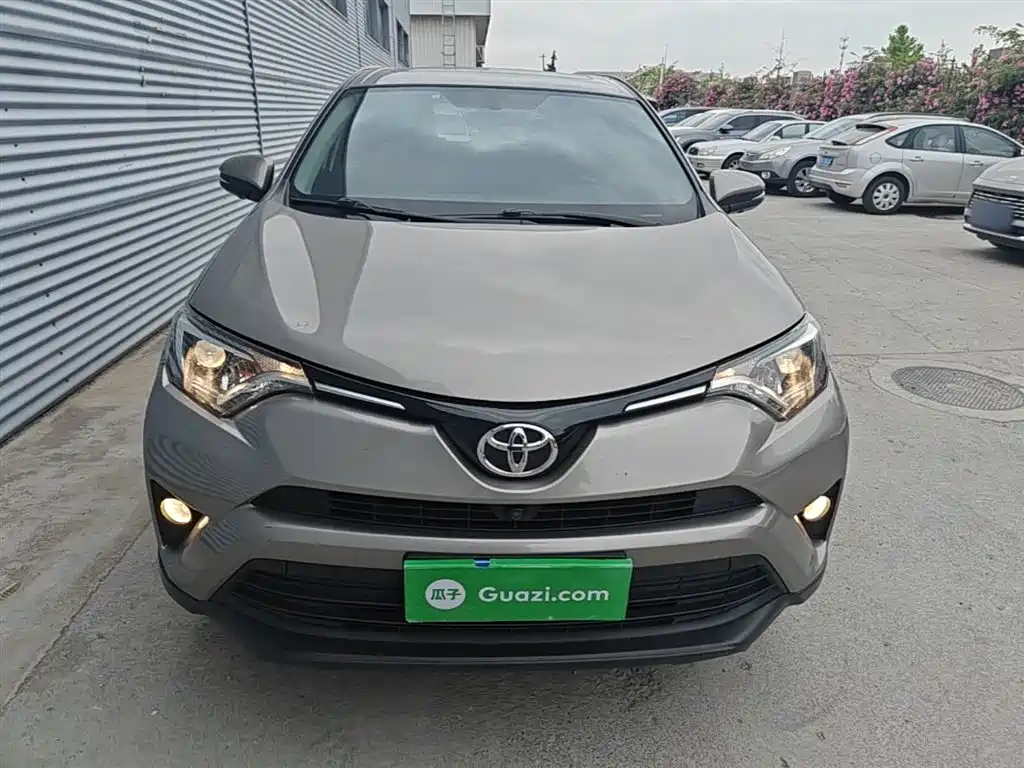 Toyota RAV4 2019 — фото 3