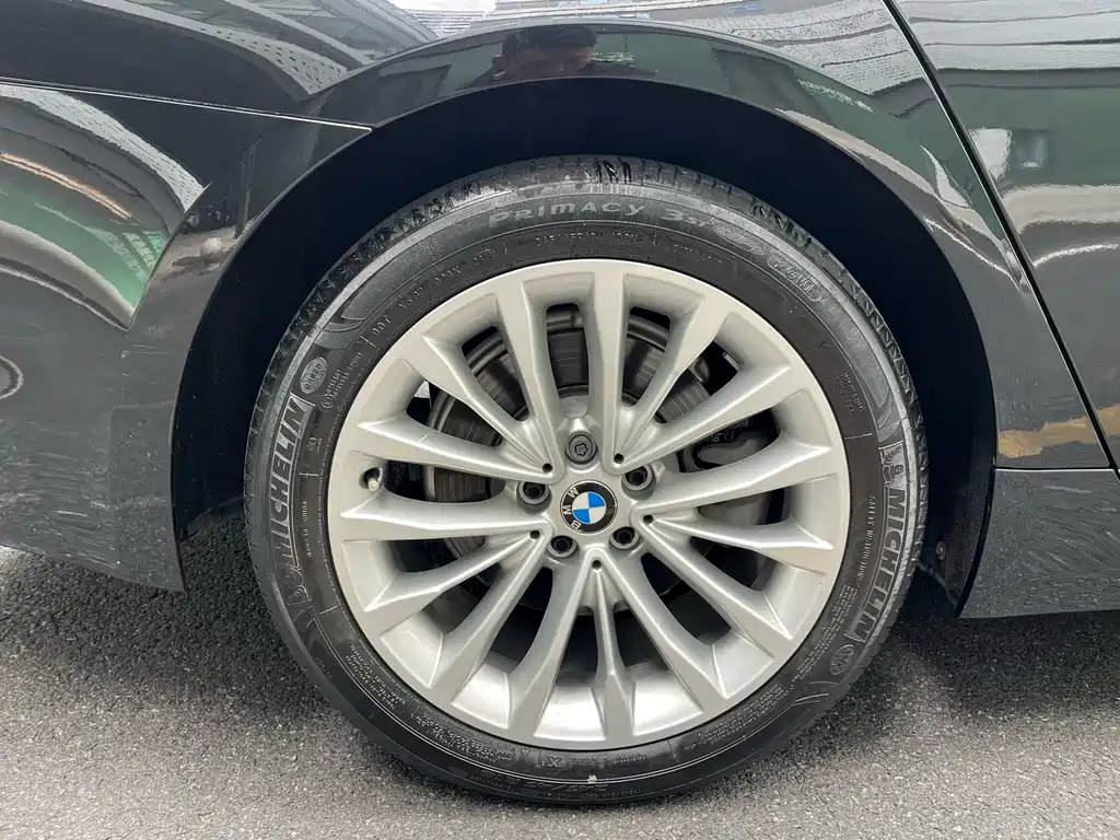 BMW 5 Series 2018 — фото 11