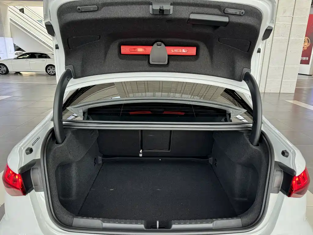 Audi A3 2023 — фото 18