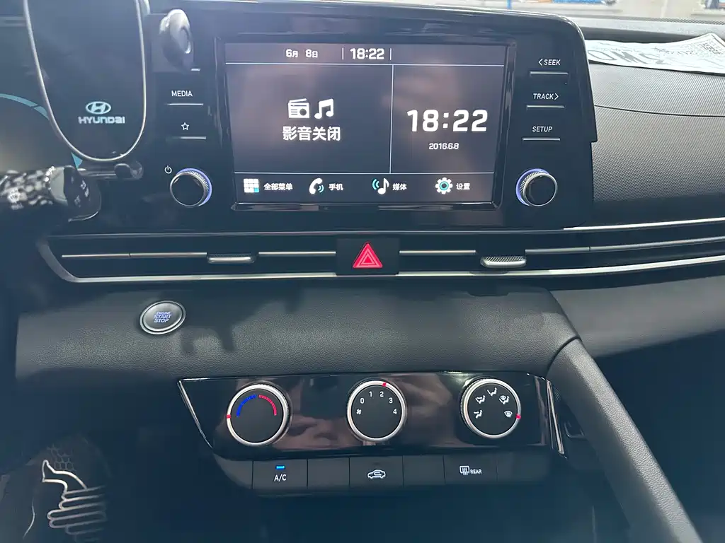 Hyundai Elantra 2023 — фото 10