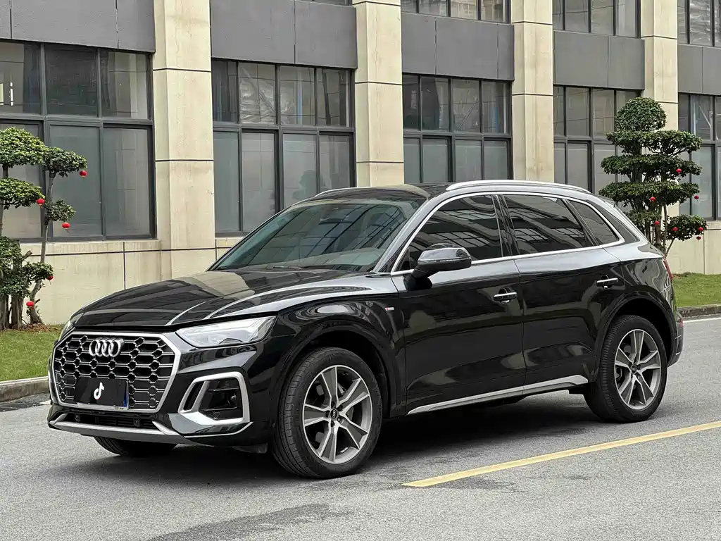 Audi Q5L 2022 — фото 1