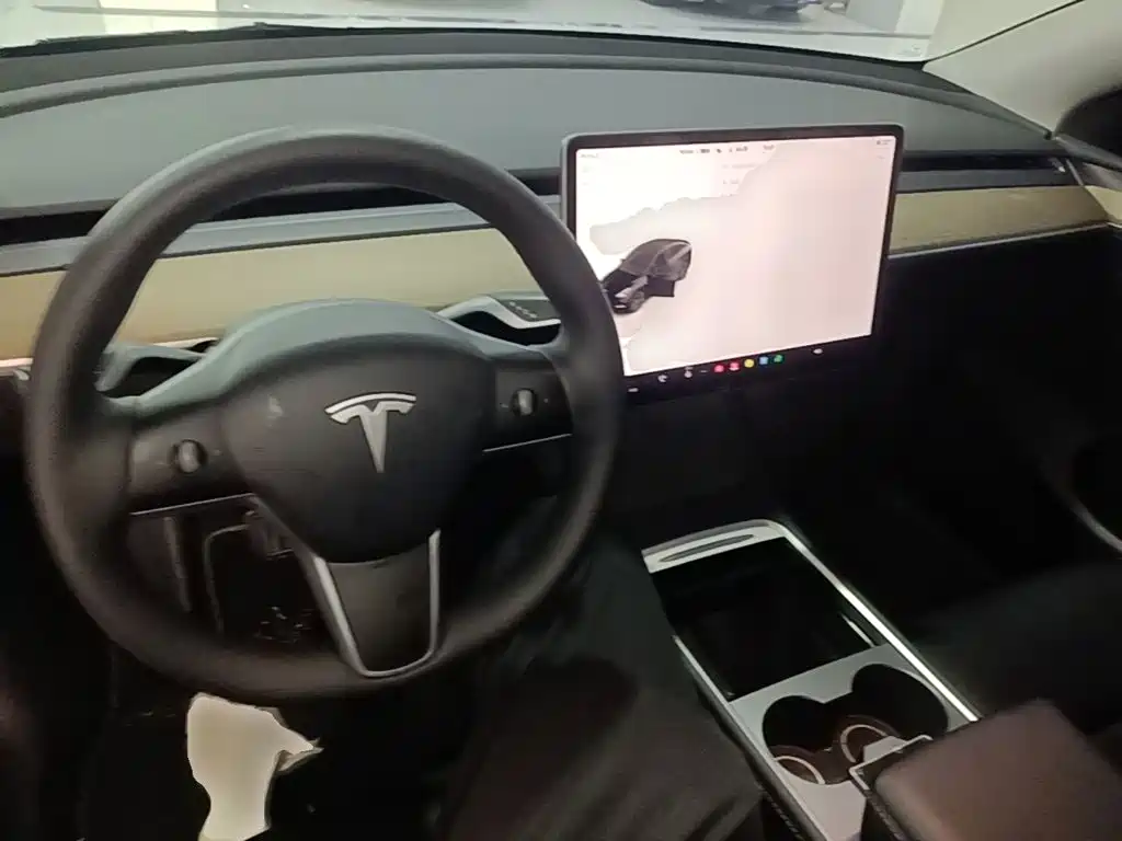 Tesla Model Y 2022 — фото 10