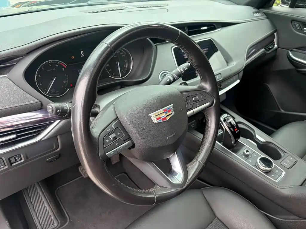 Cadillac XT4 2021 — фото 12
