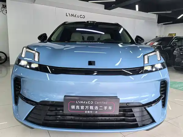 Lynk & Co 08 EM-P 2025
