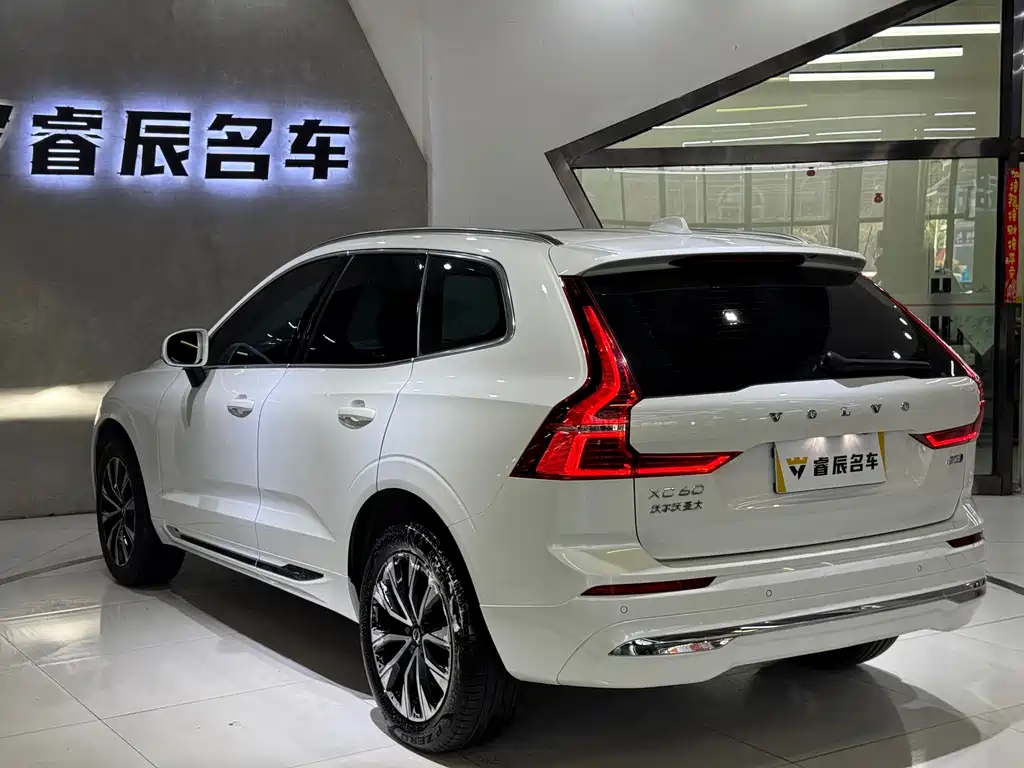 Volvo XC60 2023 — фото 11
