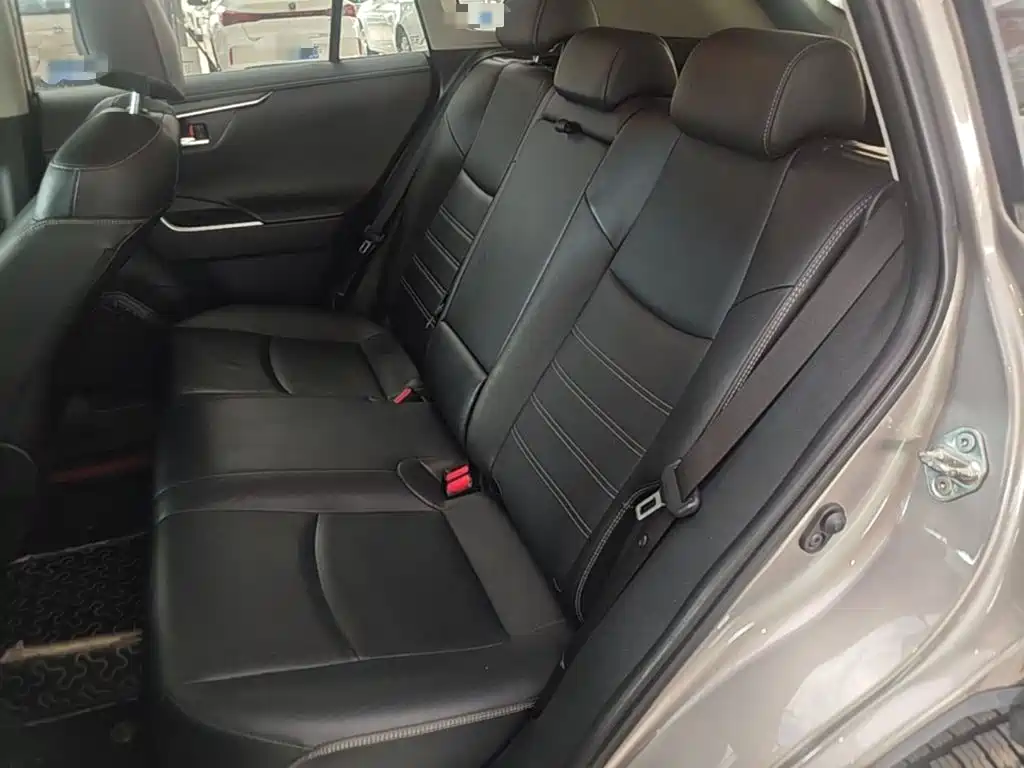 Toyota RAV4 2020 — фото 17