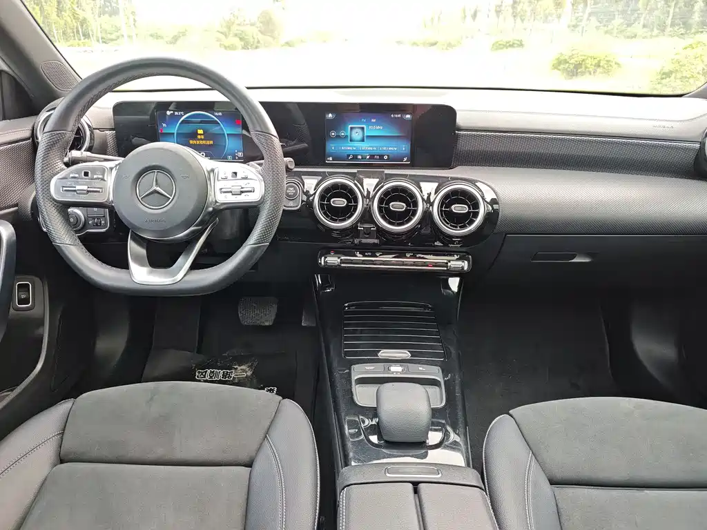 Mercedes-Benz A-Class 2019 — фото 13
