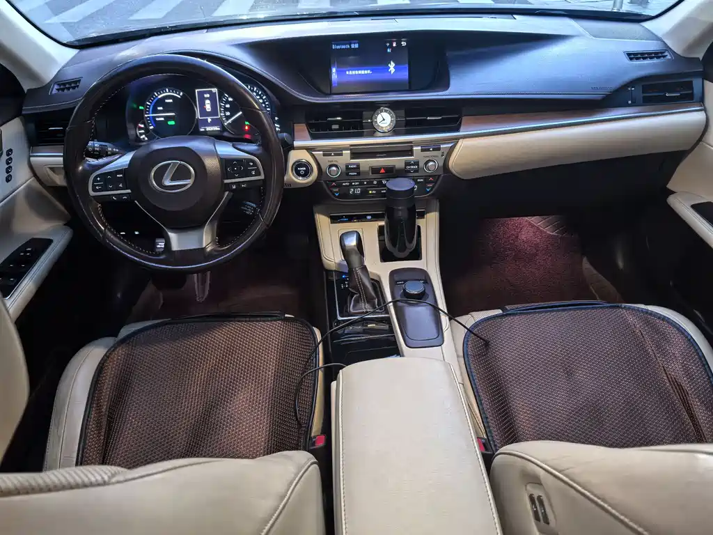 Lexus ES 2015 — фото 14