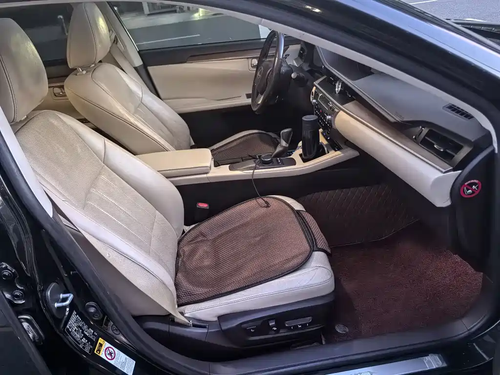 Lexus ES 2015 — фото 11