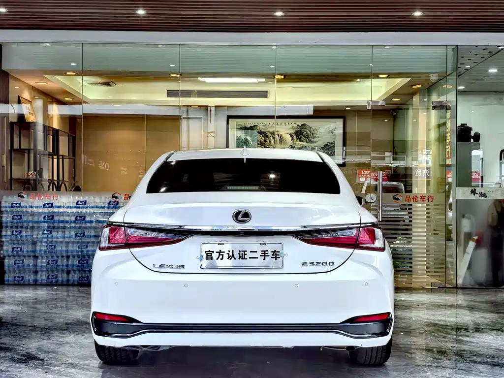 Lexus ES 2020 — фото 16