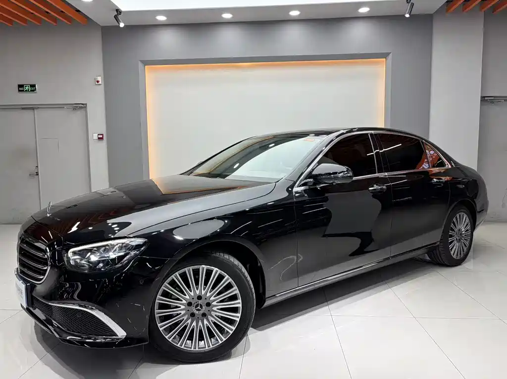 Mercedes-Benz E-Class 2022 — фото 1