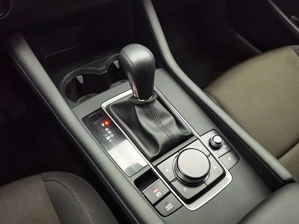 Mazda 3 Axela 2022 — фото 13