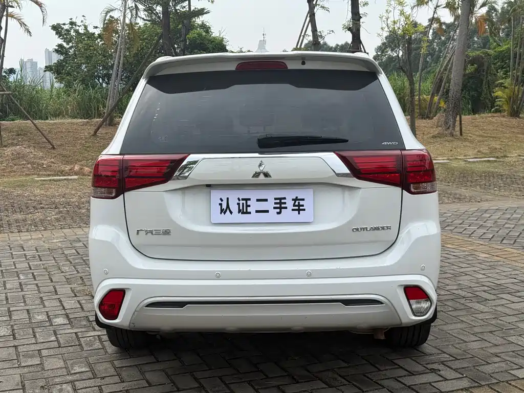 Mitsubishi Outlander 2021 — фото 15