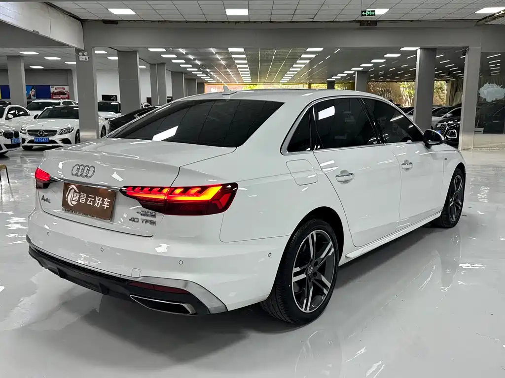 Audi A4L 2020 — фото 9