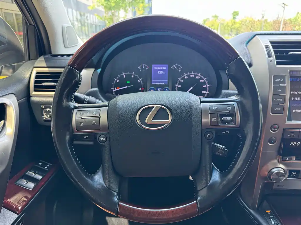 Lexus GX 2016 — фото 15