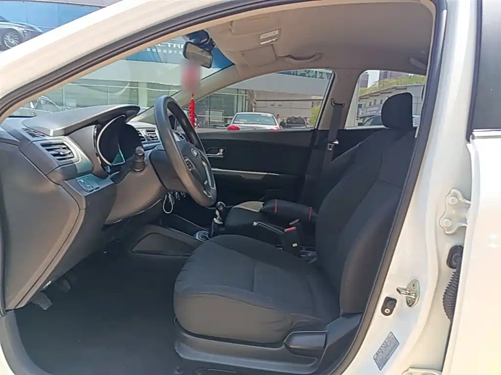 Kia K2 2015 — фото 15