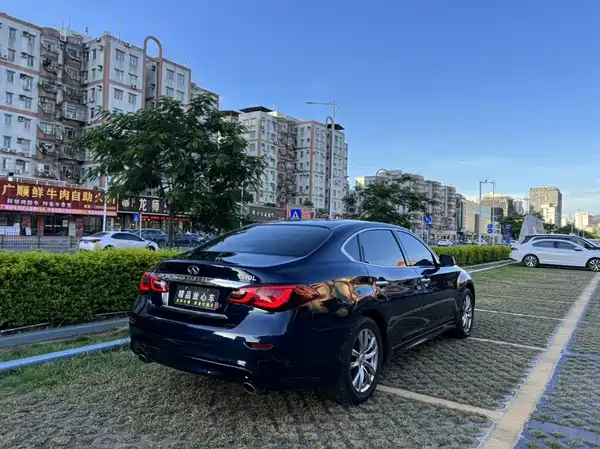 Infiniti Q70 2019