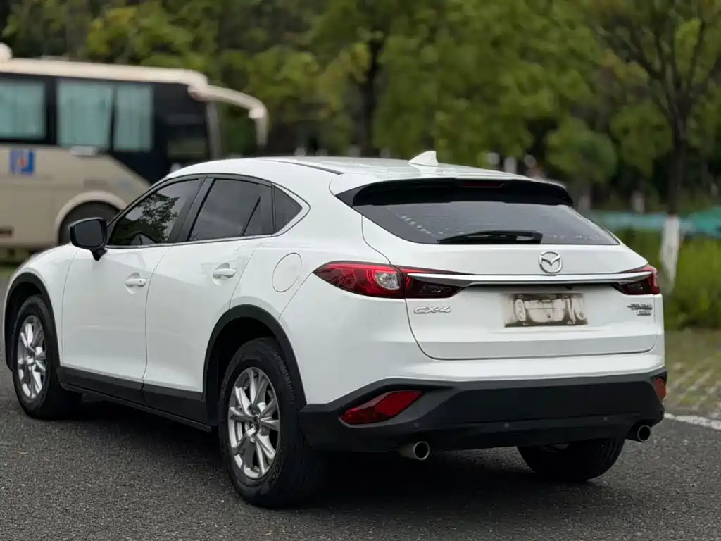 Mazda CX-4 2018 — фото 13