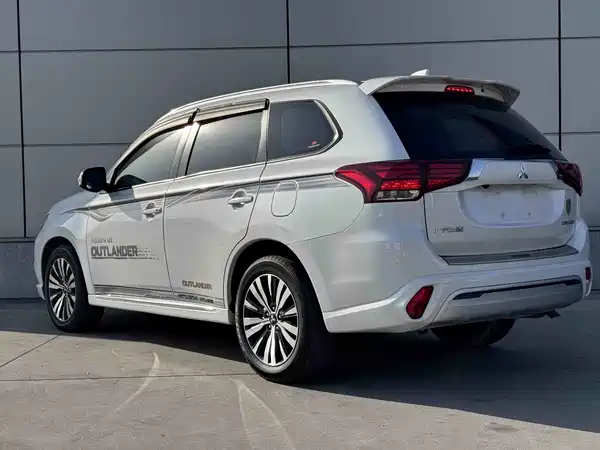 Mitsubishi Outlander 2021