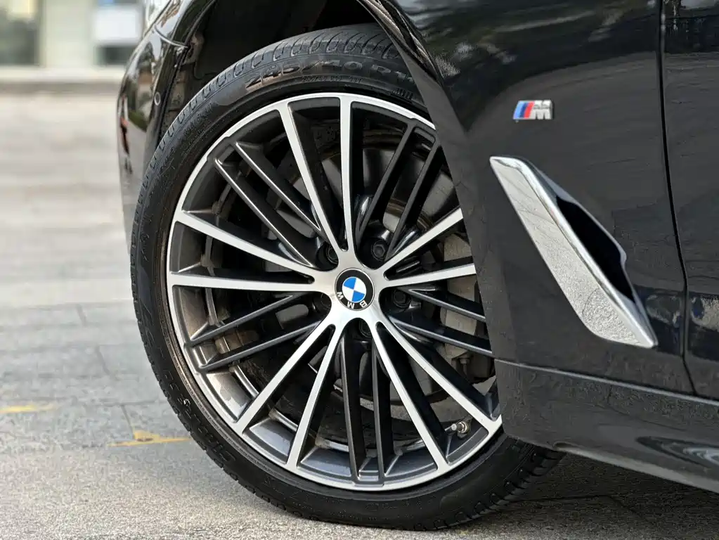 BMW 5 Series 2023 — фото 11