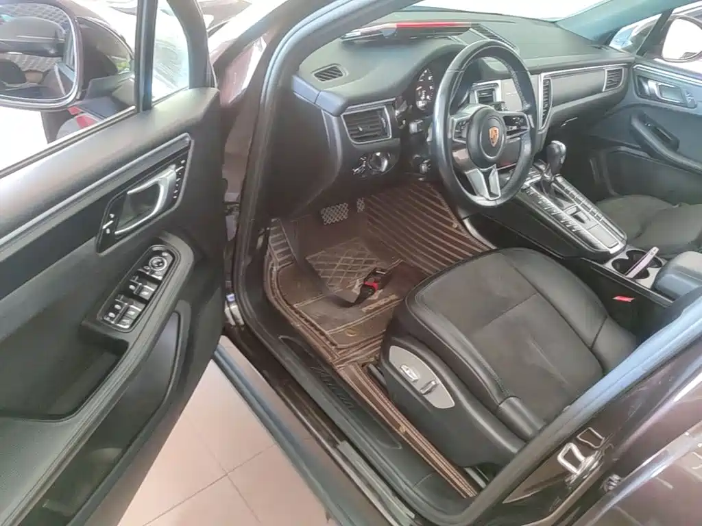 Porsche Macan 2018 — фото 16