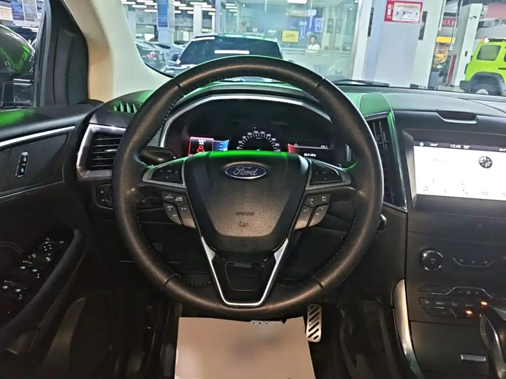 Ford Edge 2018 — фото 11