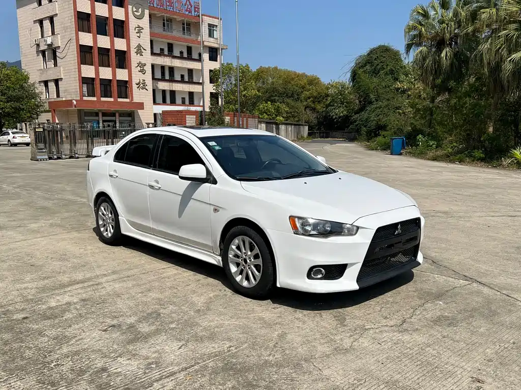 Mitsubishi Lancer EX 2013 — фото 3