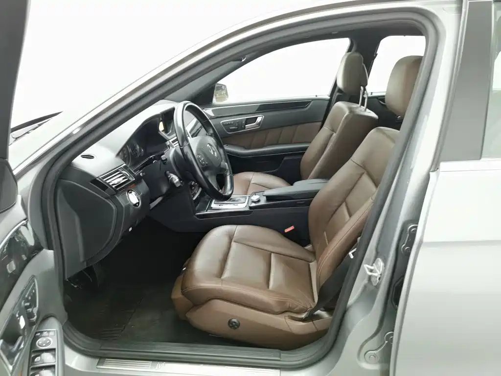 Mercedes-Benz E-Class 2010 — фото 10