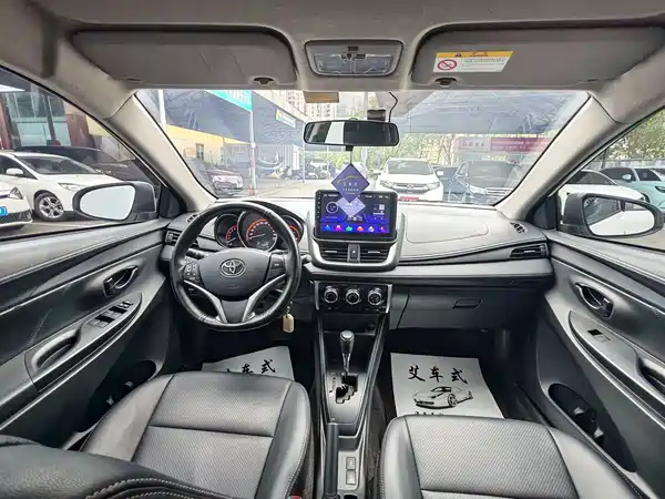 Toyota Yaris L 2022