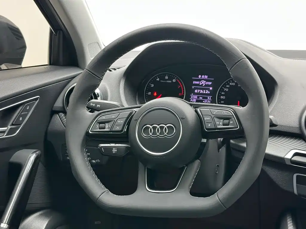 Audi Q2L 2023 — фото 10