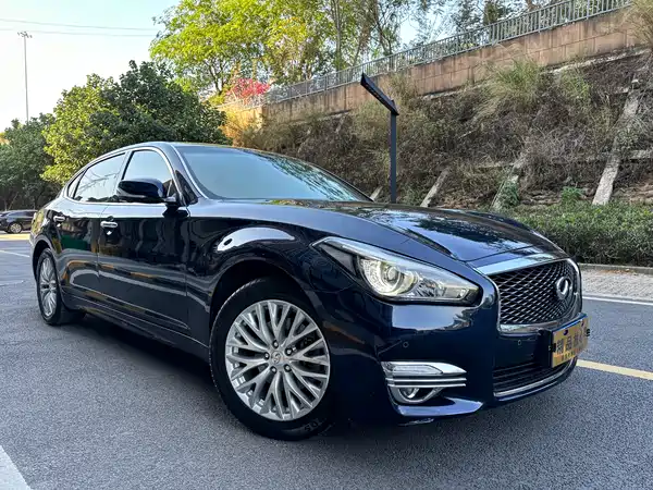 Infiniti Q70 2019