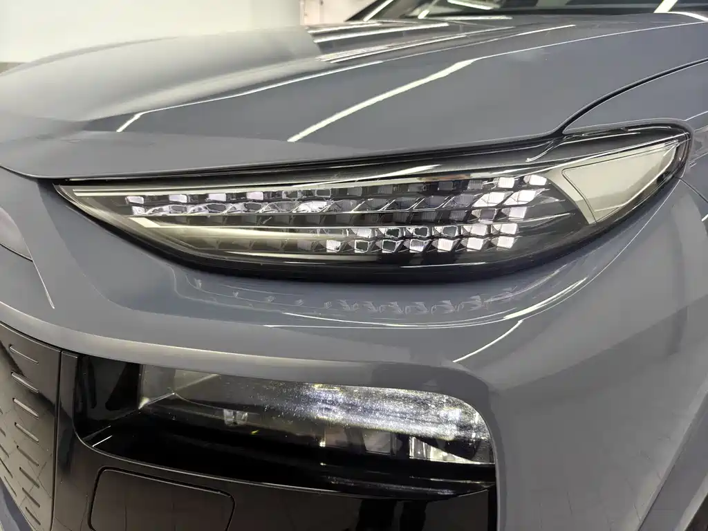 Audi Q6L E-Tron 2025 — фото 15