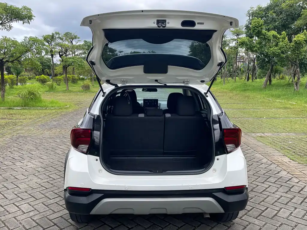 Toyota Yaris L 2020 — фото 11