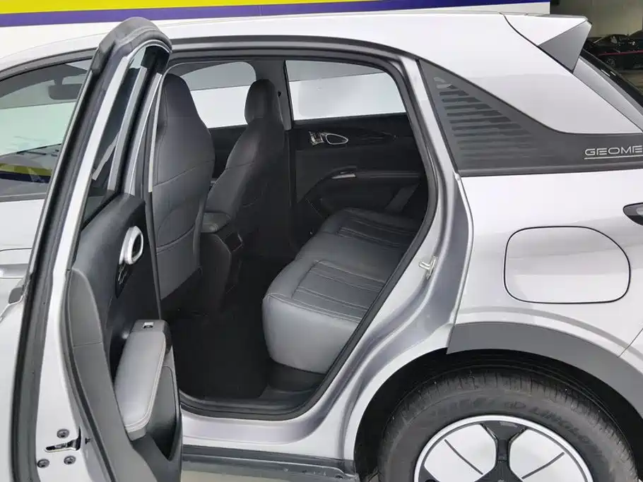 Geely Galaxy Starwish 2025 — фото 11