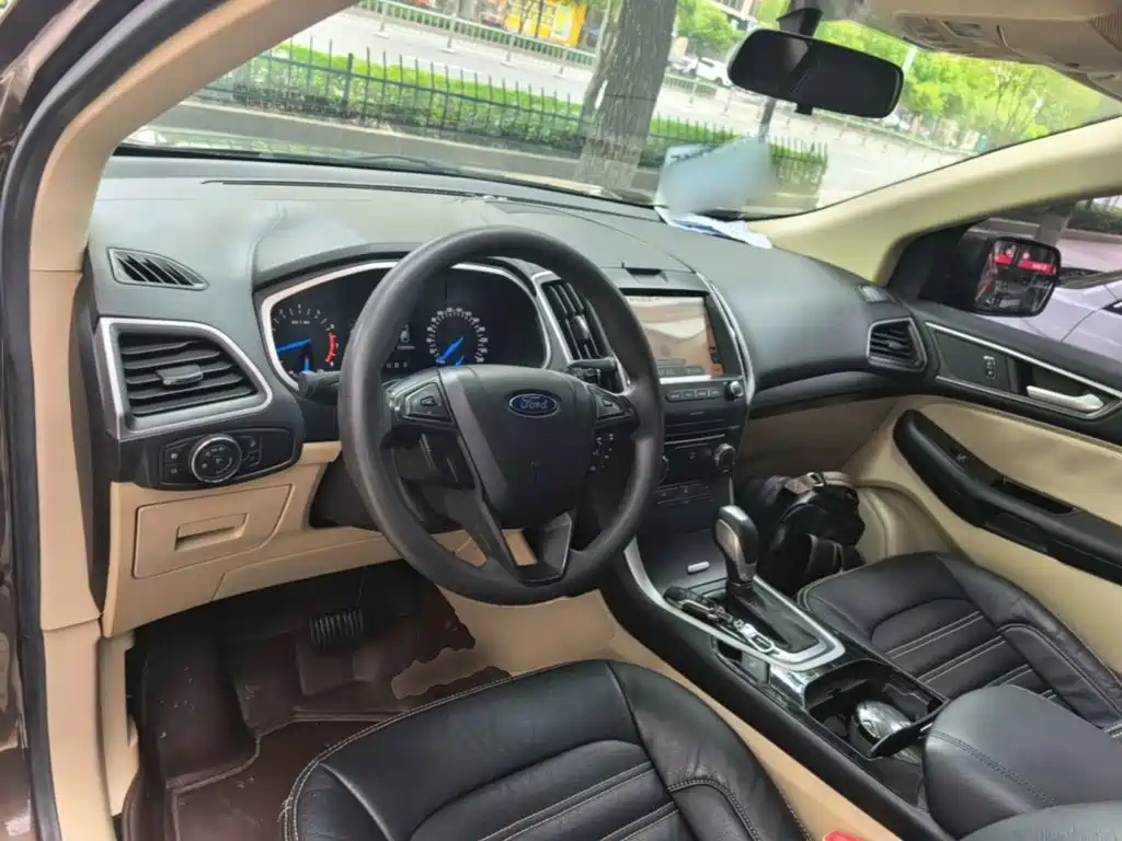 Ford Edge 2017 — фото 10