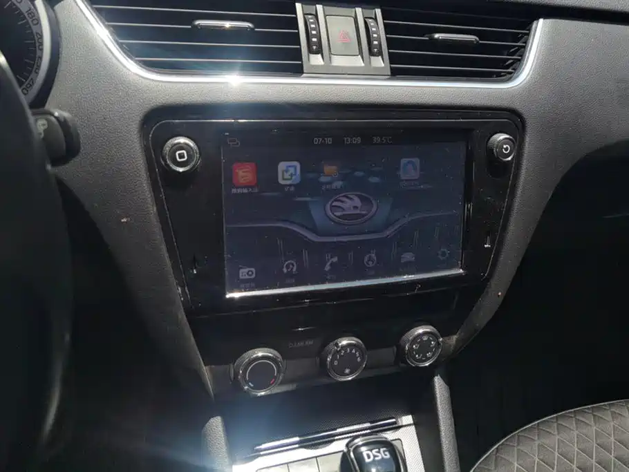 Skoda Octavia 2018 — фото 13