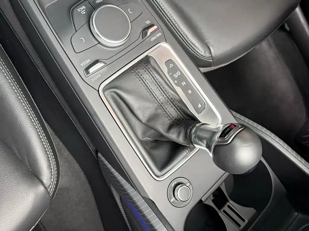 Audi Q2L 2019