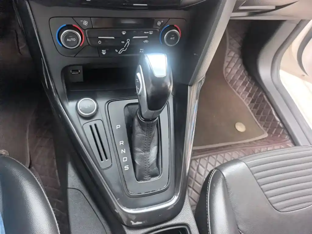 Ford Focus 2016 — фото 14