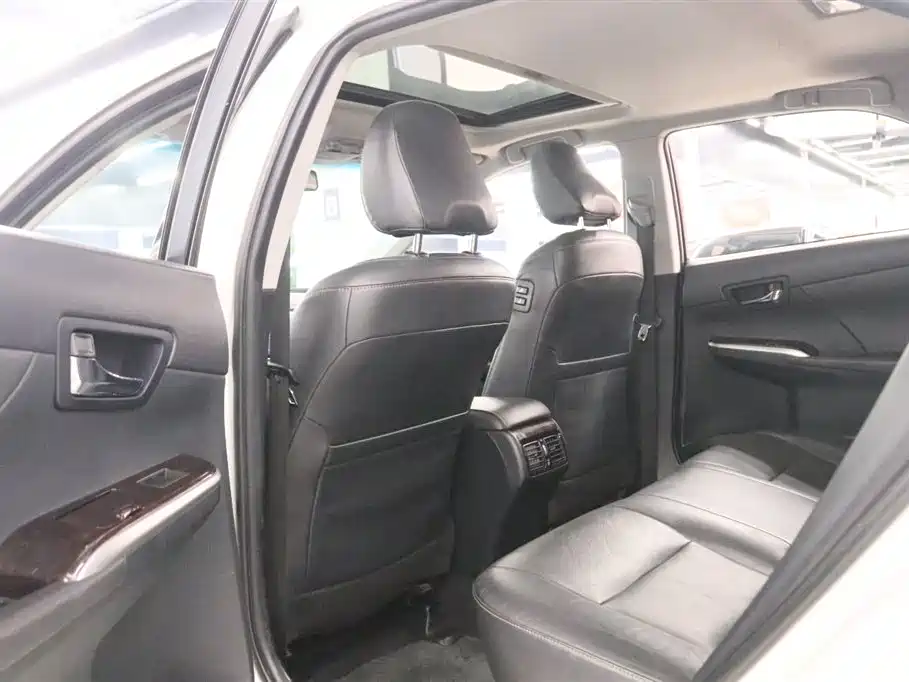 Toyota Camry 2016 — фото 14