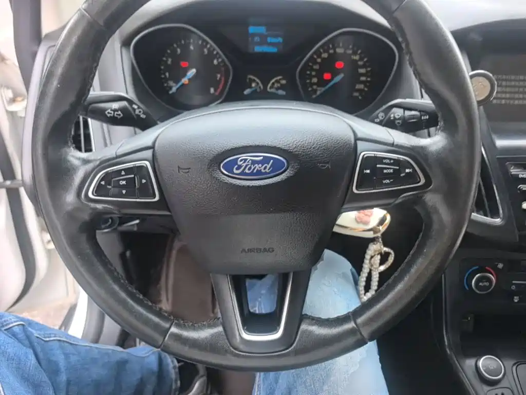 Ford Focus 2016 — фото 11