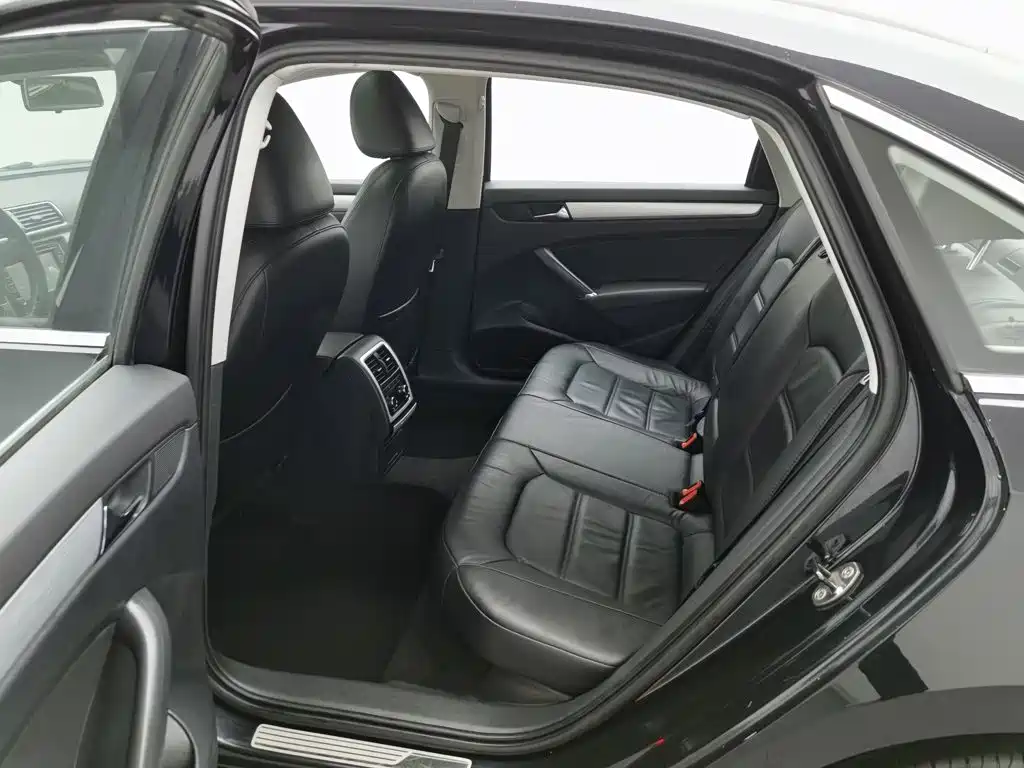 Volkswagen Passat 2014 — фото 15