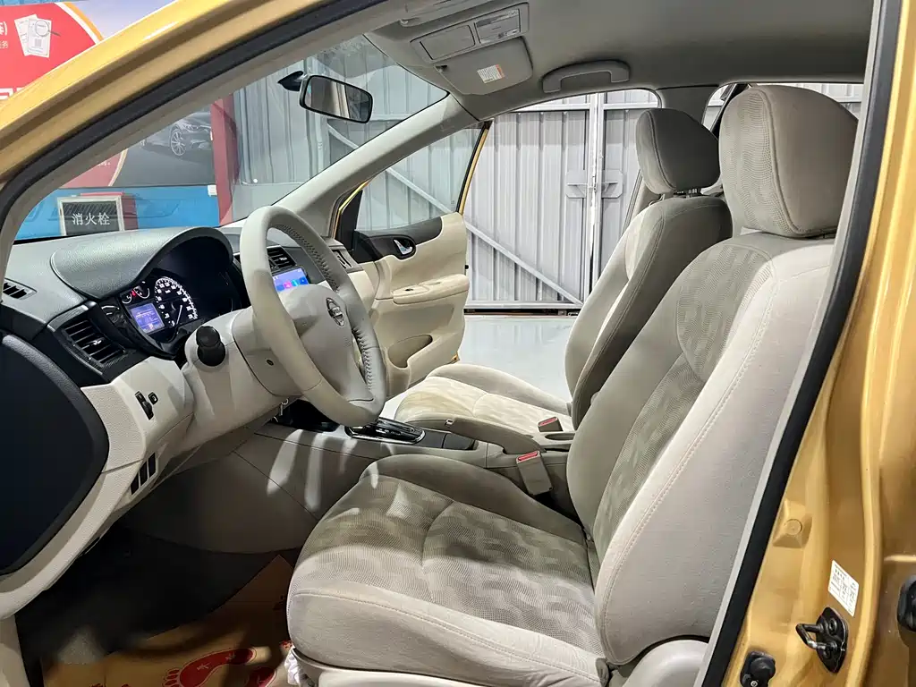 Nissan Tiida 2012