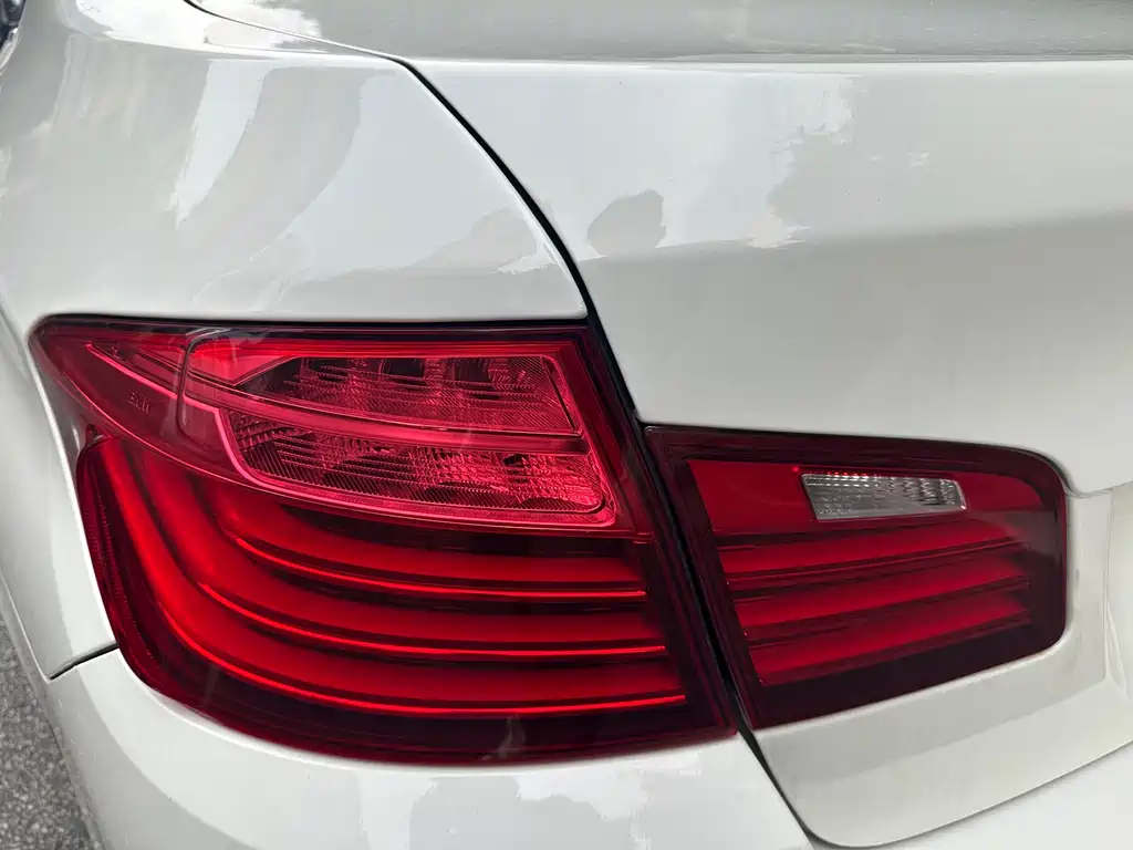 BMW 5 Series 2015 — фото 12