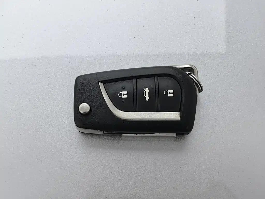 Toyota Corolla 2015 — фото 19