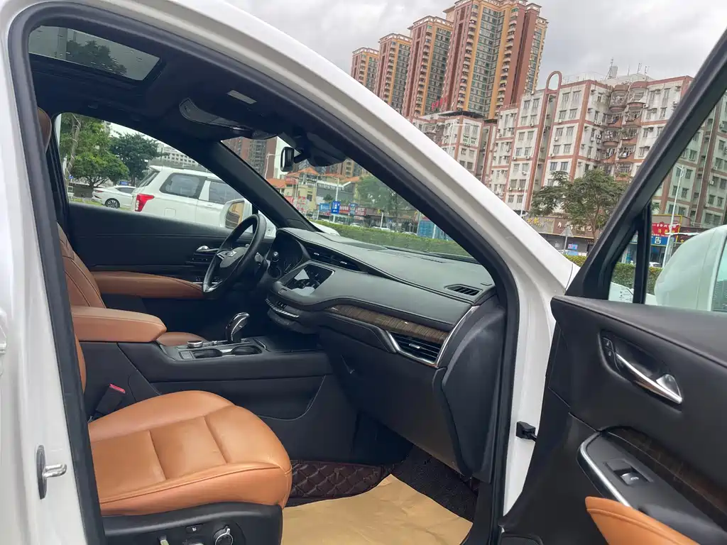 Cadillac XT4 2019 — фото 11