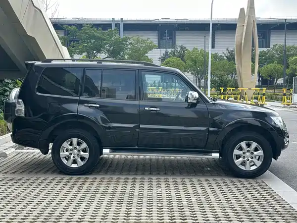 Mitsubishi Pajero 2017